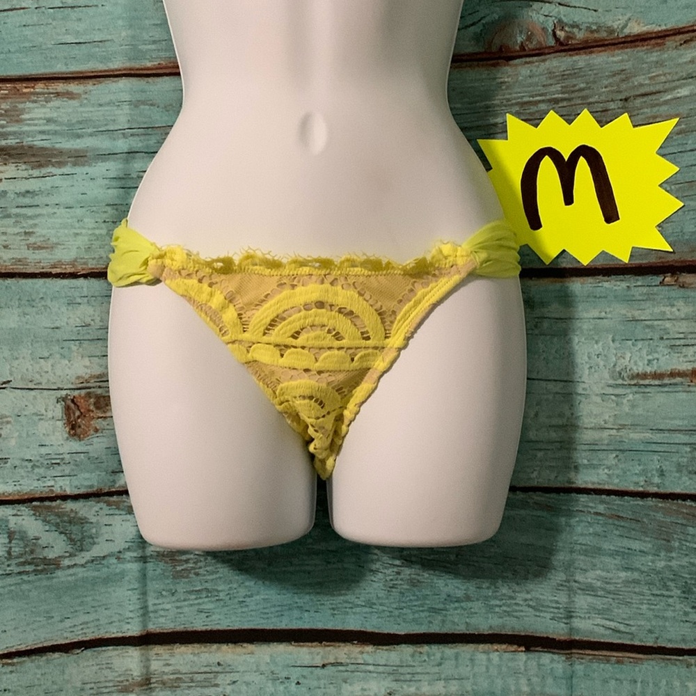 Pilyq PQ | Sz M Lace fanned full bikini bottoms new with tags